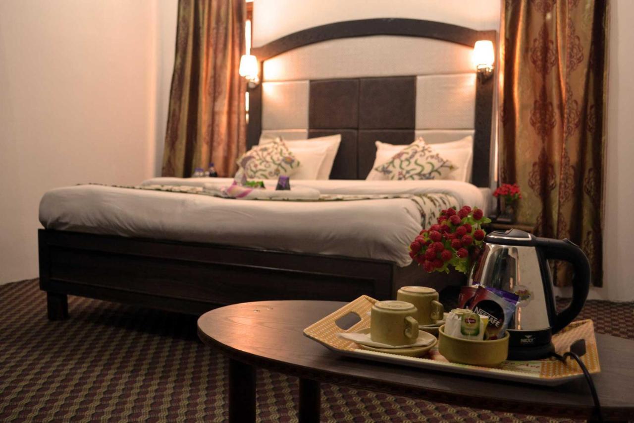 Hotel Al Azrah Srīnagar Esterno foto