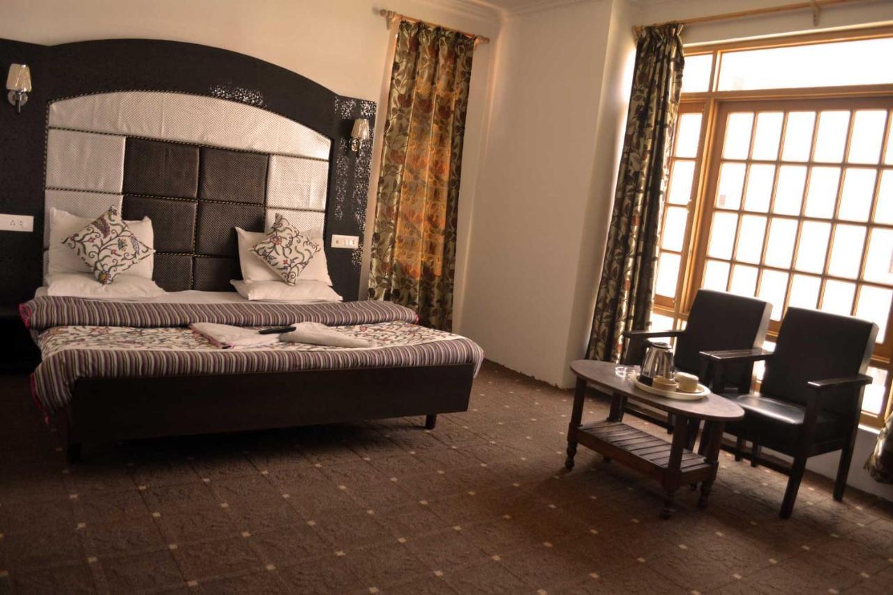 Hotel Al Azrah Srīnagar Esterno foto