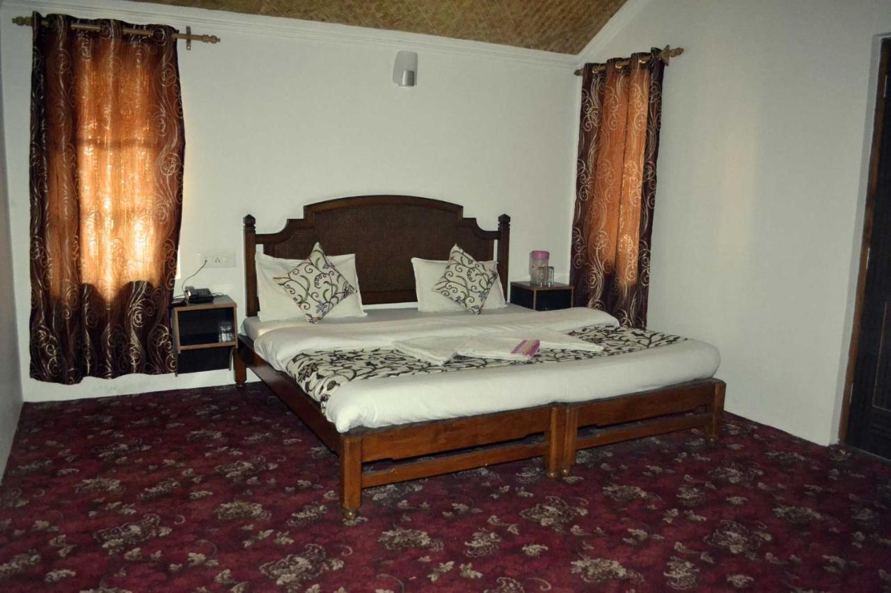 Hotel Al Azrah Srīnagar Esterno foto