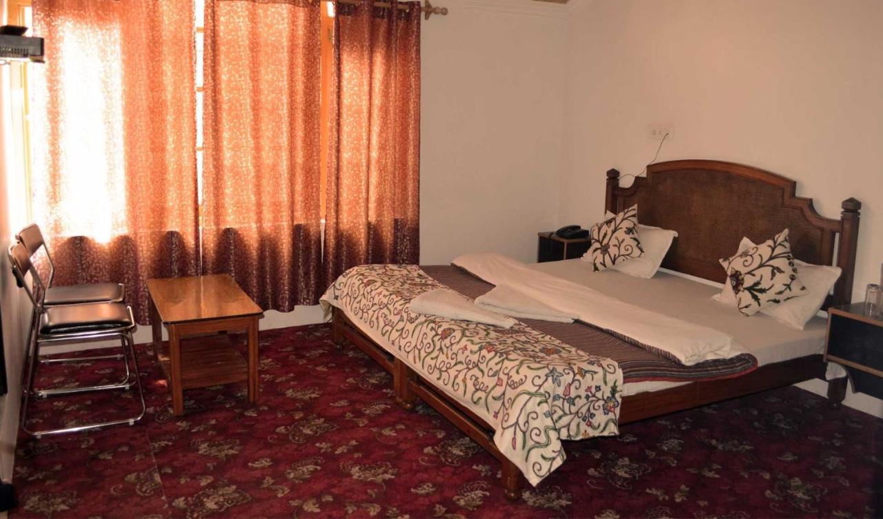 Hotel Al Azrah Srīnagar Esterno foto