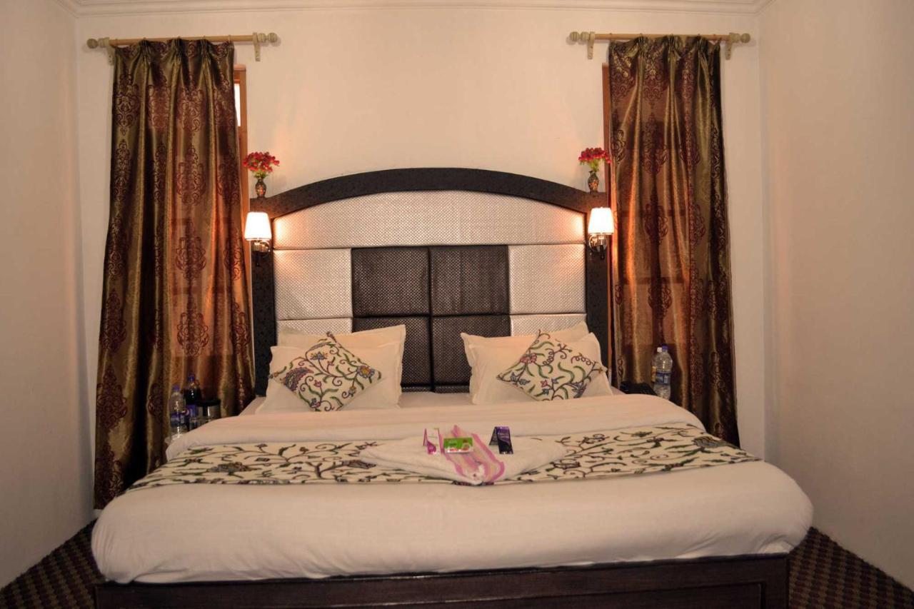 Hotel Al Azrah Srīnagar Esterno foto