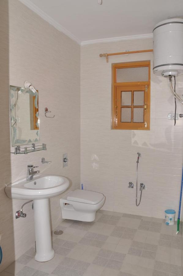 Hotel Al Azrah Srīnagar Esterno foto